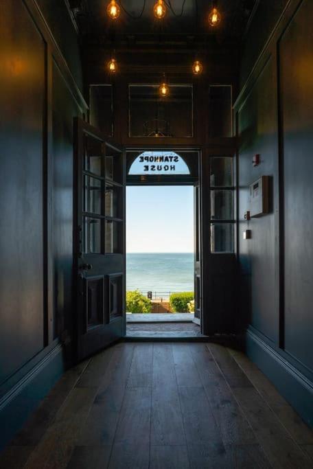 Stylish Beachfront Apartment, Sweeping Ocean Views And Luxury Touches Herne Bay Εξωτερικό φωτογραφία