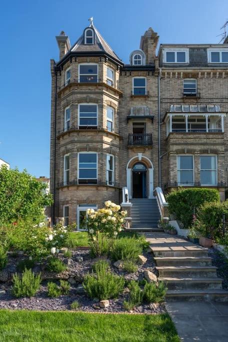 Stylish Beachfront Apartment, Sweeping Ocean Views And Luxury Touches Herne Bay Εξωτερικό φωτογραφία