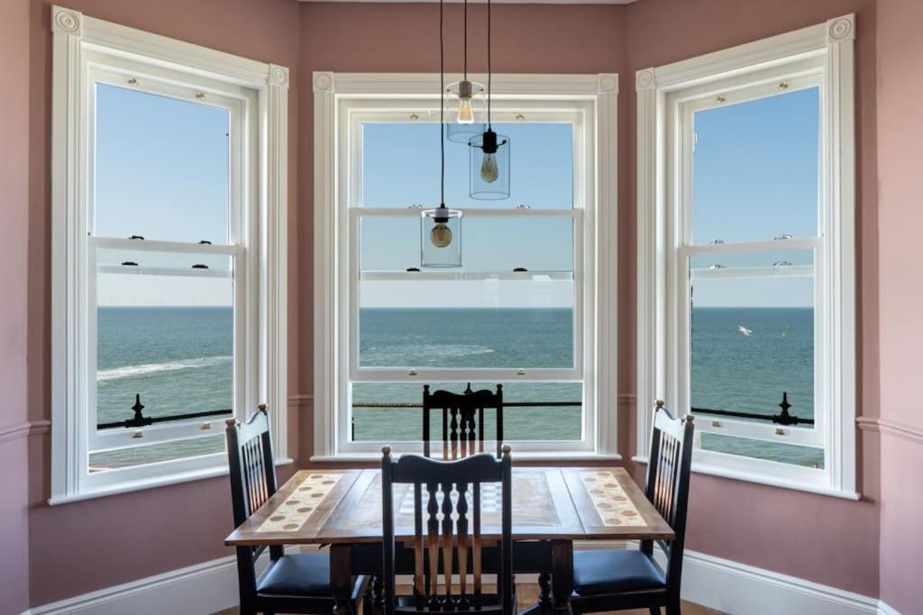 Stylish Beachfront Apartment, Sweeping Ocean Views And Luxury Touches Herne Bay Εξωτερικό φωτογραφία