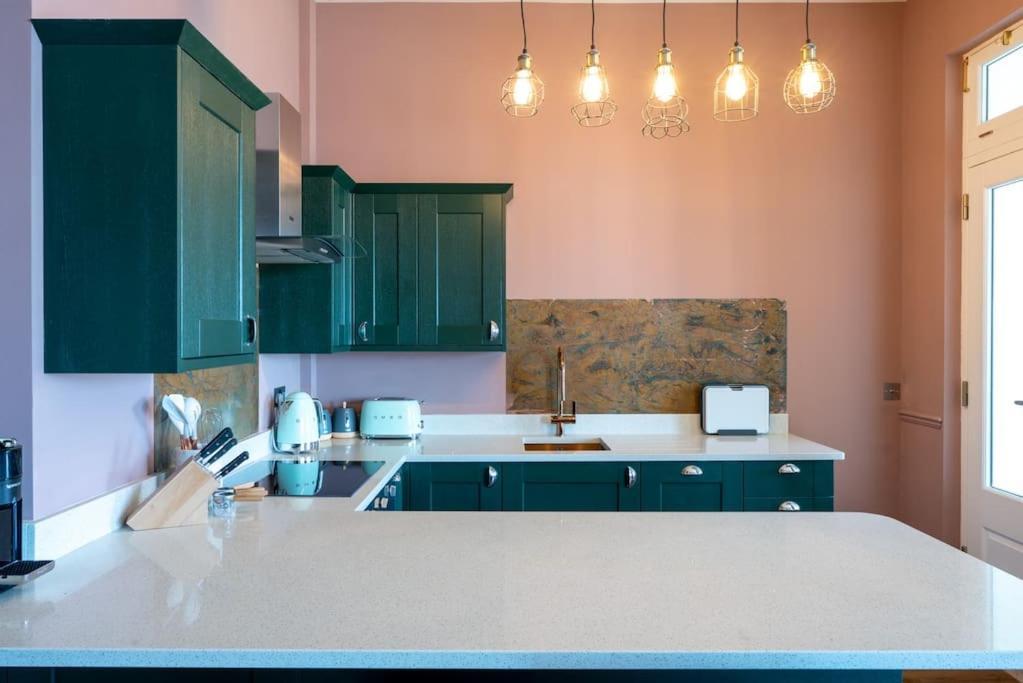 Stylish Beachfront Apartment, Sweeping Ocean Views And Luxury Touches Herne Bay Εξωτερικό φωτογραφία
